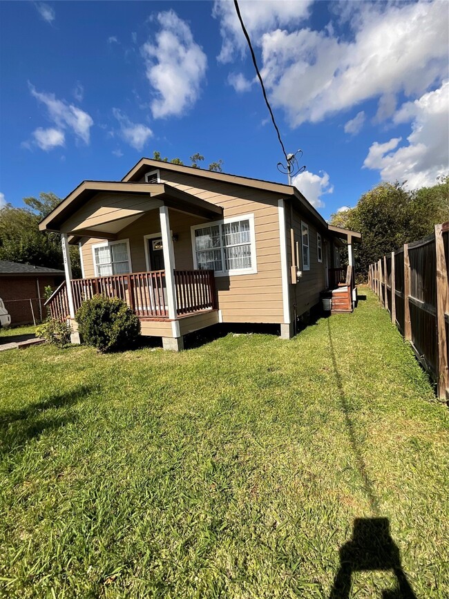 2515 Harris St in Baytown, TX - Building Photo - Building Photo