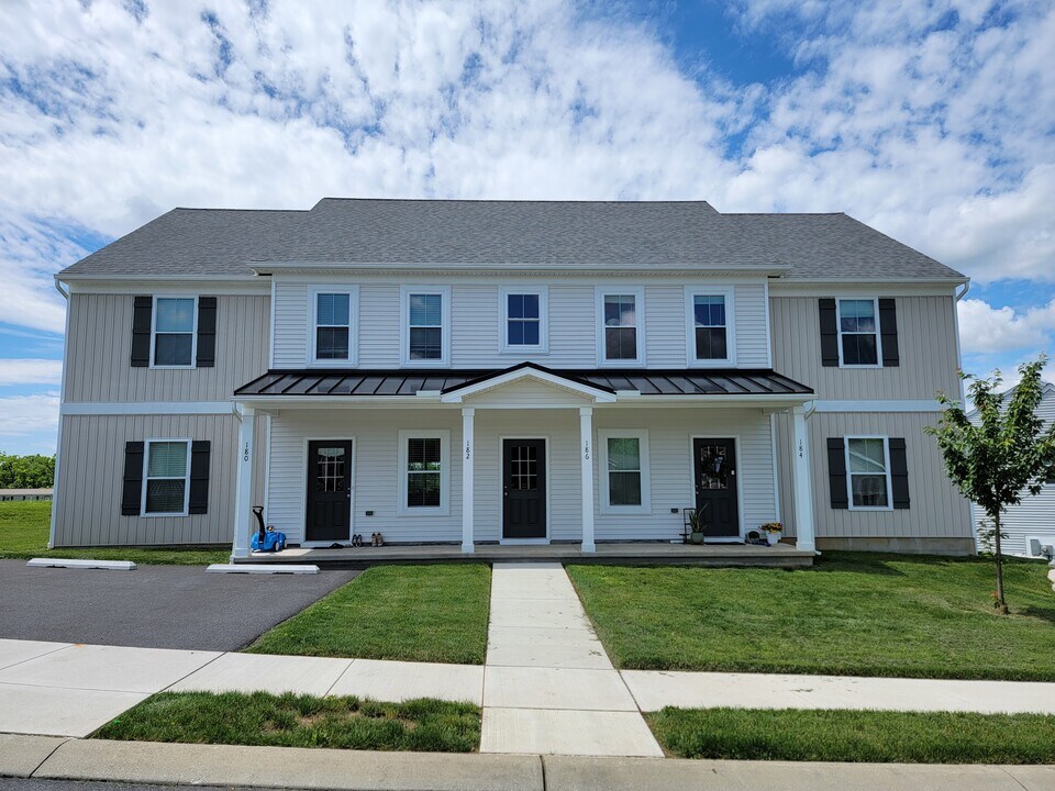 186 Millard Dr, Unit 186 in Annville, PA - Building Photo