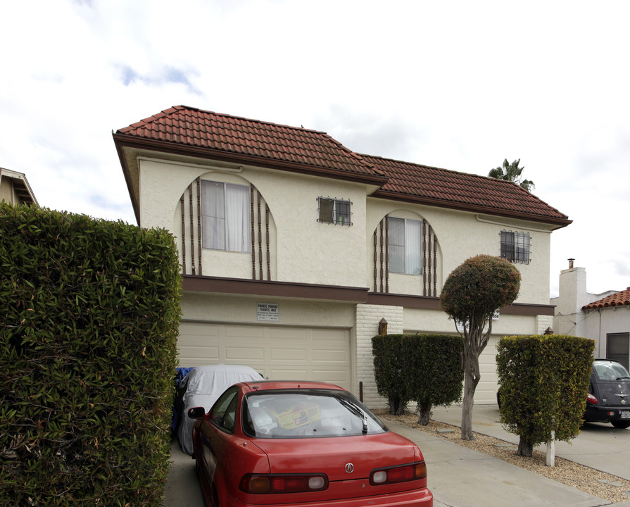 4765 W Mountain View Dr in San Diego, CA - Building Photo