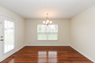 4012 Deer Run Trace in Spring Hill, TN - Building Photo - Building Photo