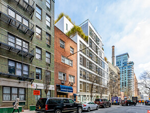 433 E 74th St in New York, NY - Building Photo - Building Photo