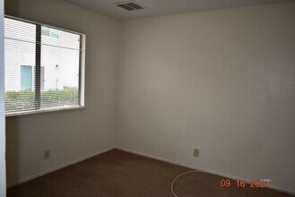 1605 N Erwin St in Ridgecrest, CA - Foto de edificio - Building Photo