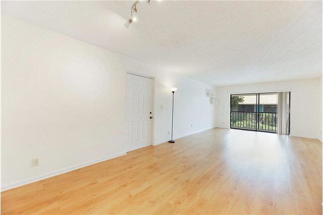 9845 Pineapple Tree Dr-Unit -207 in Boynton Beach, FL - Building Photo - Building Photo