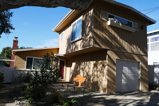 1322 Lincoln Ave in Pacific Grove, CA - Building Photo - Building Photo