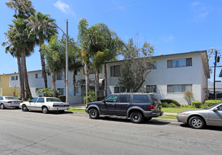 Ocean Terrace in Costa Mesa, CA - Foto de edificio - Building Photo