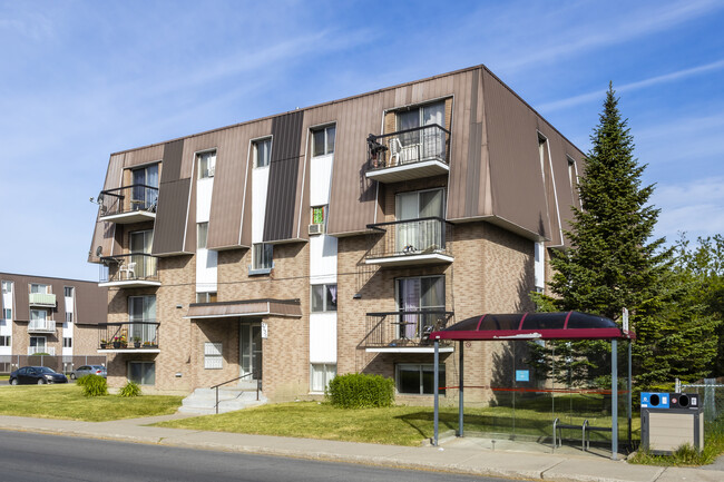 5730 Milan in Brossard, QC - Building Photo - Building Photo
