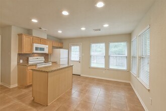 42 Prairie Oak Dr in Conroe, TX - Building Photo - Building Photo