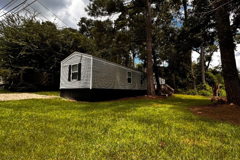 Pine Lake in Thomasville, GA - Foto de edificio
