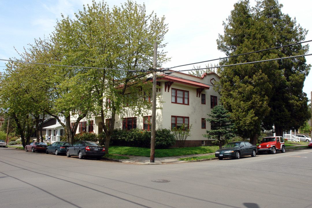 1329 NE Hancock St in Portland, OR - Building Photo