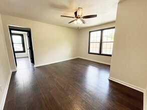 918 W Eighth St in Dallas, TX - Building Photo - Building Photo