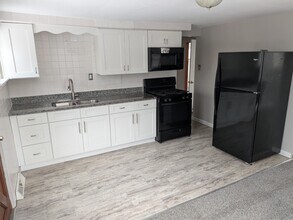 141 Main St in Hickory, PA - Building Photo - Building Photo