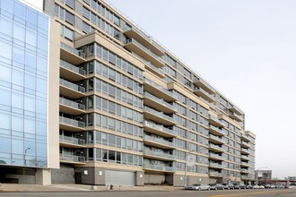 One Hunters Point in Long Island City, NY - Building Photo - Building Photo