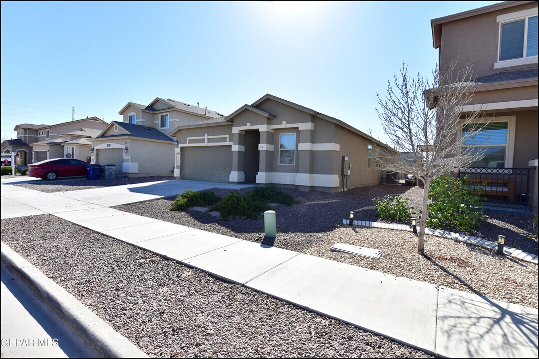 14960 Boer Trail in El Paso, TX - Building Photo