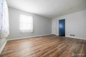 301 Central Ave in Metuchen, NJ - Building Photo - Building Photo