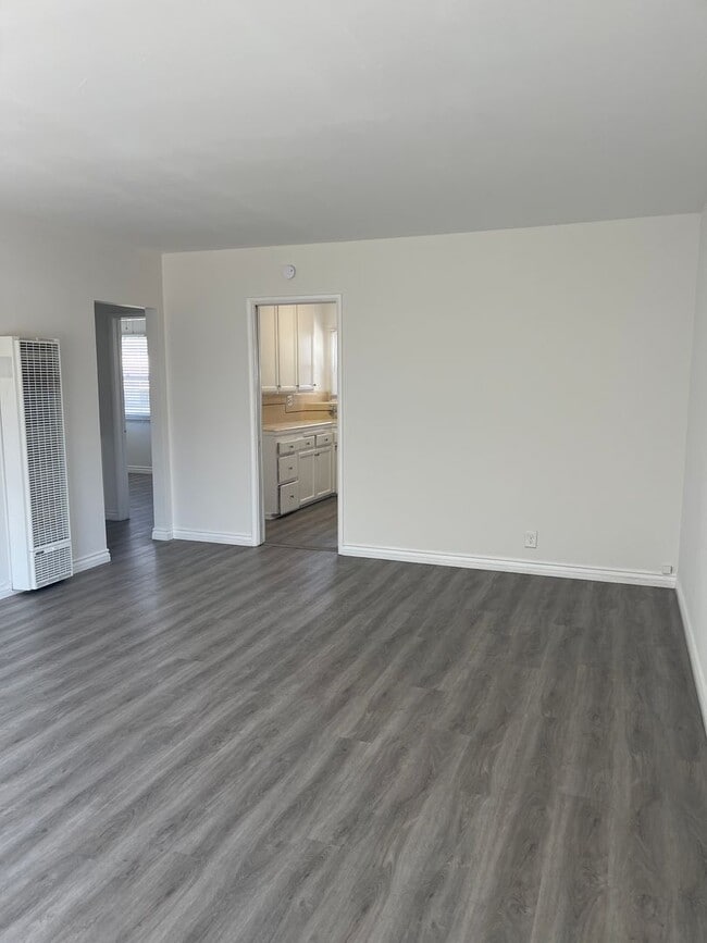 10727 Western Ave in Downey, CA - Building Photo - Building Photo