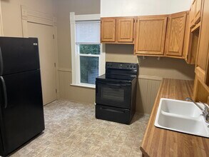 712 Scott Ave, Unit 712 in Oshkosh, WI - Foto de edificio - Building Photo