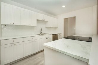 3057 Dothan Ln in Dallas, TX - Foto de edificio - Building Photo