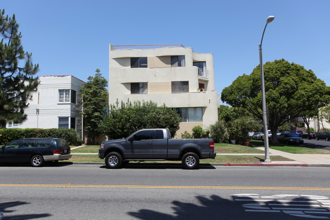 957 11th St in Santa Monica, CA - Building Photo