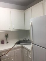 9229 SW 87th Ave in Miami, FL - Building Photo