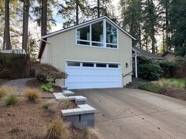 1620 Ash St in Lake Oswego, OR - Building Photo - Building Photo