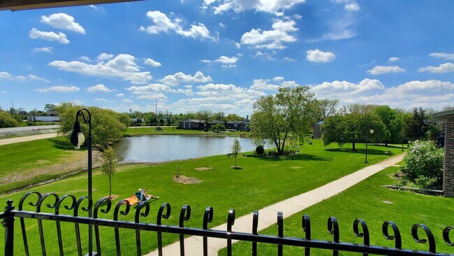 9 S Frontage Rd in Willowbrook, IL - Building Photo - Building Photo