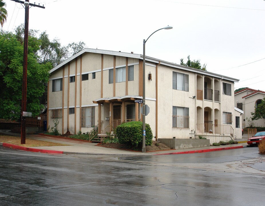 2603 Berkeley Ave in Los Angeles, CA - Building Photo