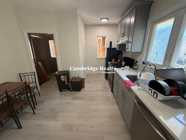 100 W Adams St, Unit 1A in Somerville, MA - Building Photo - Building Photo