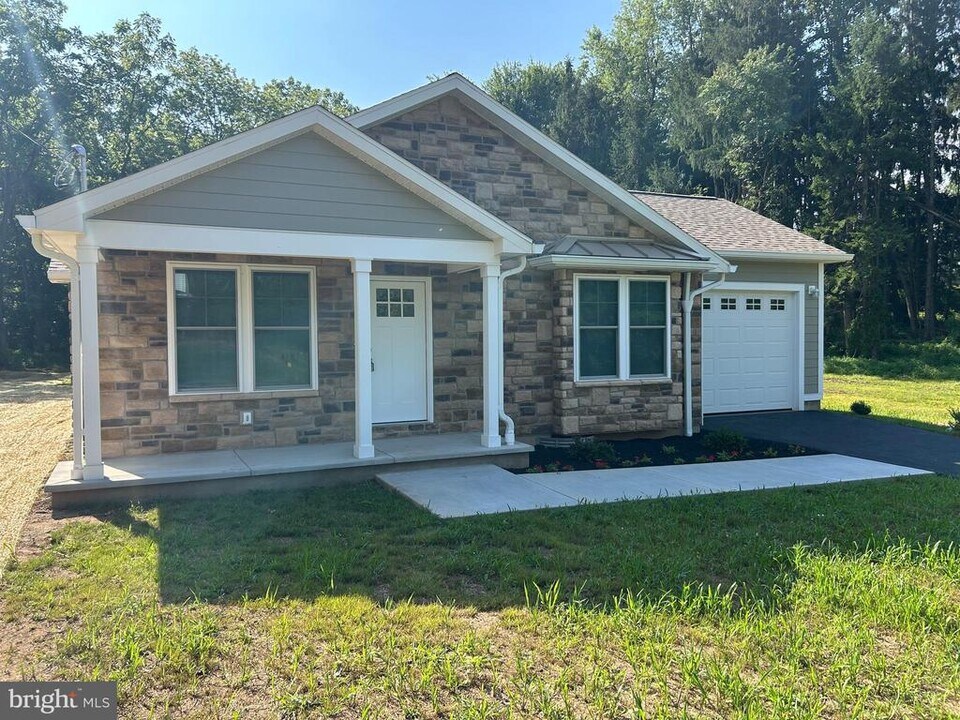61 Dewald Rd in Reading, PA - Building Photo