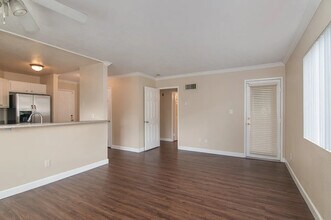 7405 Charmant Dr in San Diego, CA - Building Photo - Building Photo