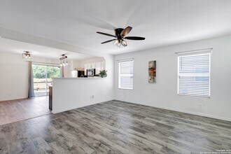 12223 Autumn Cherry, Unit 143 in San Antonio, TX - Building Photo - Building Photo