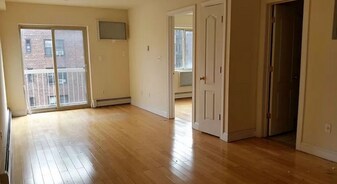 141-35 Pershing Crescent in Queens, NY - Building Photo