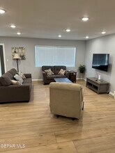 8701 Grover Dr in El Paso, TX - Building Photo - Building Photo