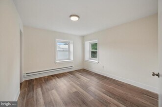 111 W Queen Ln in Philadelphia, PA - Building Photo - Building Photo