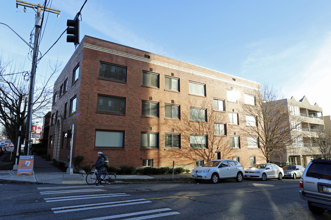 Betty May Apartments in Seattle, WA - Foto de edificio - Building Photo