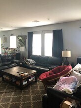 66 W Walnut Park, Unit 1 in Boston, MA - Foto de edificio - Building Photo