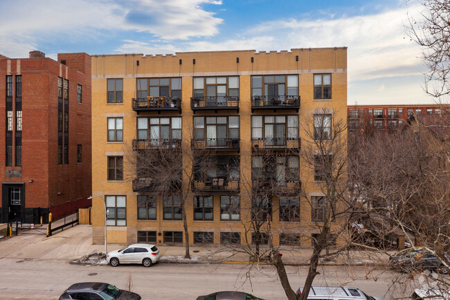 Y Condominiums in Chicago, IL - Building Photo - Building Photo