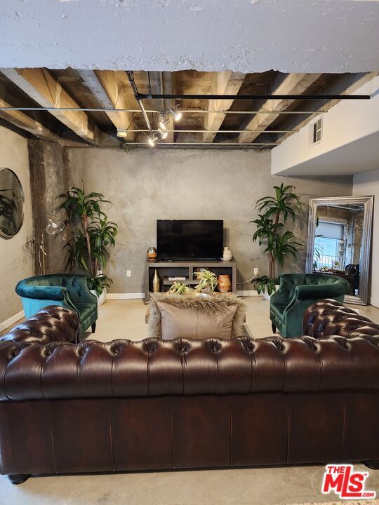 711 S Olive St in Los Angeles, CA - Building Photo - Building Photo