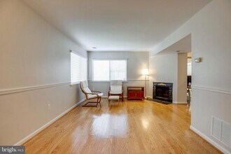 10605 Summer Oak Ct in Burke Centre, VA - Building Photo - Building Photo