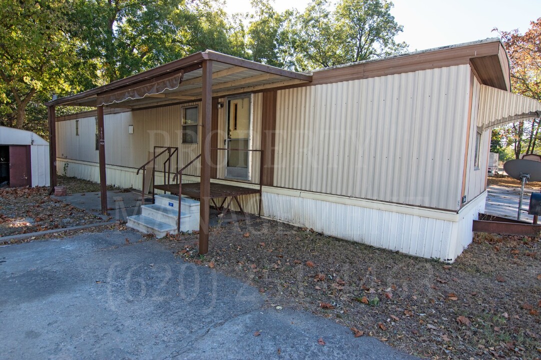 3607 Page Rd in Coffeyville, KS - Foto de edificio