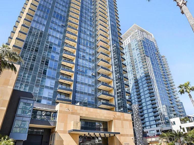 1325 Pacific Hwy-Unit -1304 in San Diego, CA - Building Photo