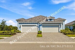 8131 Anthirium Lp in Sarasota, FL - Building Photo