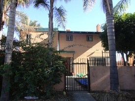 423 N Main Ave in Fallbrook, CA - Building Photo