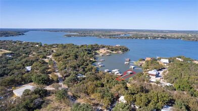 7950 County Rd 464 in Brownwood, TX - Foto de edificio - Building Photo