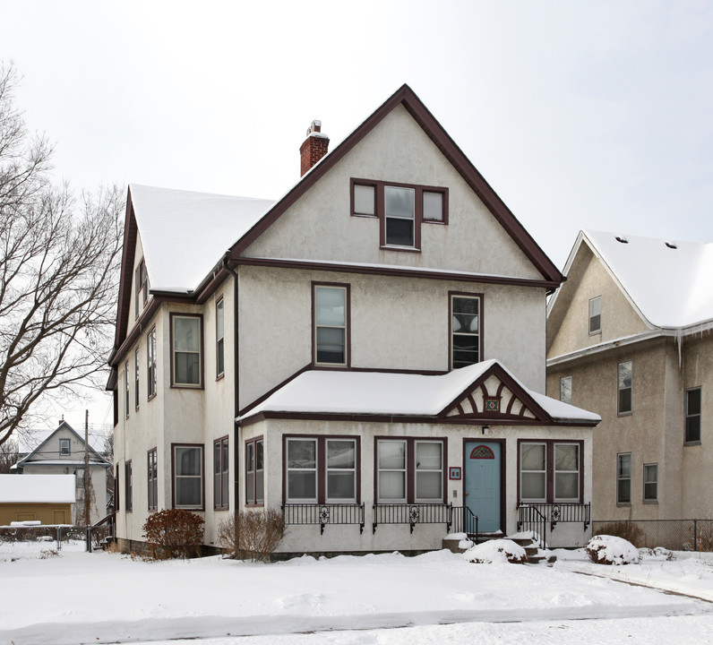 330 4th St NE in Minneapolis, MN - Foto de edificio