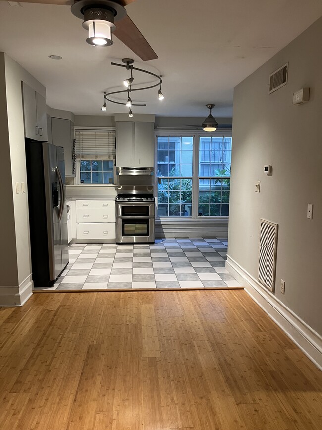 219 Abercorn St in Savannah, GA - Building Photo - Building Photo
