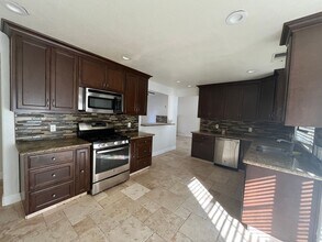 4909 W Leighson Ave in Visalia, CA - Building Photo - Building Photo