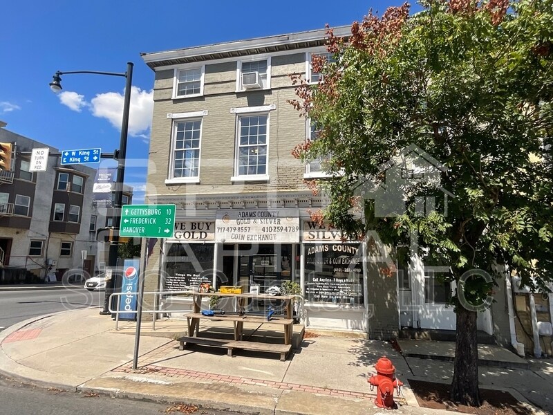 2 E King St in Littlestown, PA - Building Photo