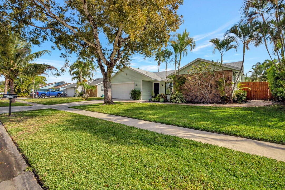 9404 Longmeadow Cir in Boynton Beach, FL - Building Photo