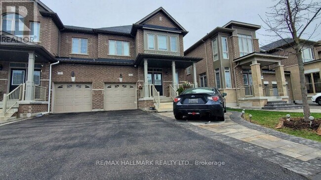 19 Chouinard Wy in Aurora, ON - Building Photo - Building Photo