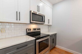 8 Ford St in Boston, MA - Building Photo - Building Photo